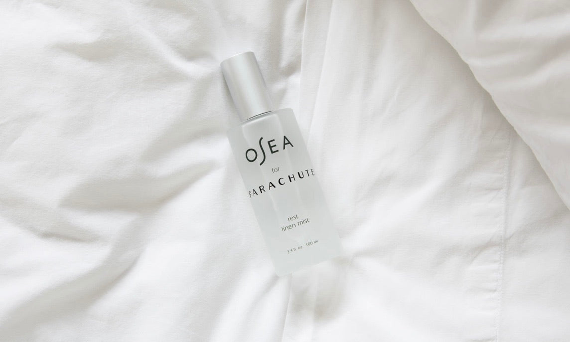 Best Ways to Use Linen Spray: Keep Your Room & Laundry Smelling Fresh
