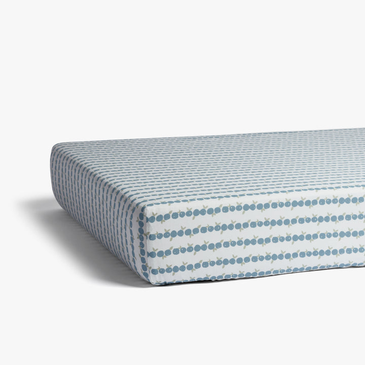 Percale Crib Sheet (Blueberries)