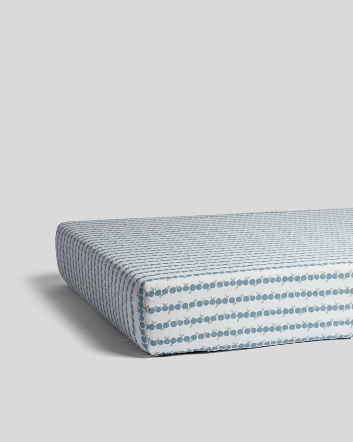 Percale Crib Sheet (Blueberries)